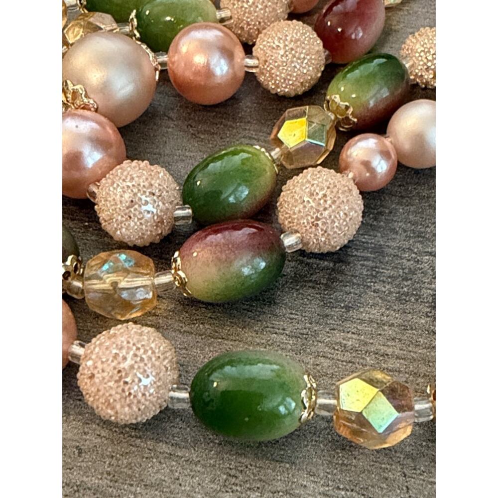 Vintage Triple Strand Beaded necklace #670 signed Japan pink green gold tone - Picture 11 of 11